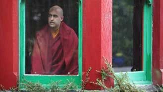 Một vị sư  nhập thất 4 năm vừa  trở lại cuộc sống bình thường